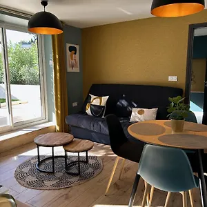 Proche Hopital, Jardin Privatif Appartement